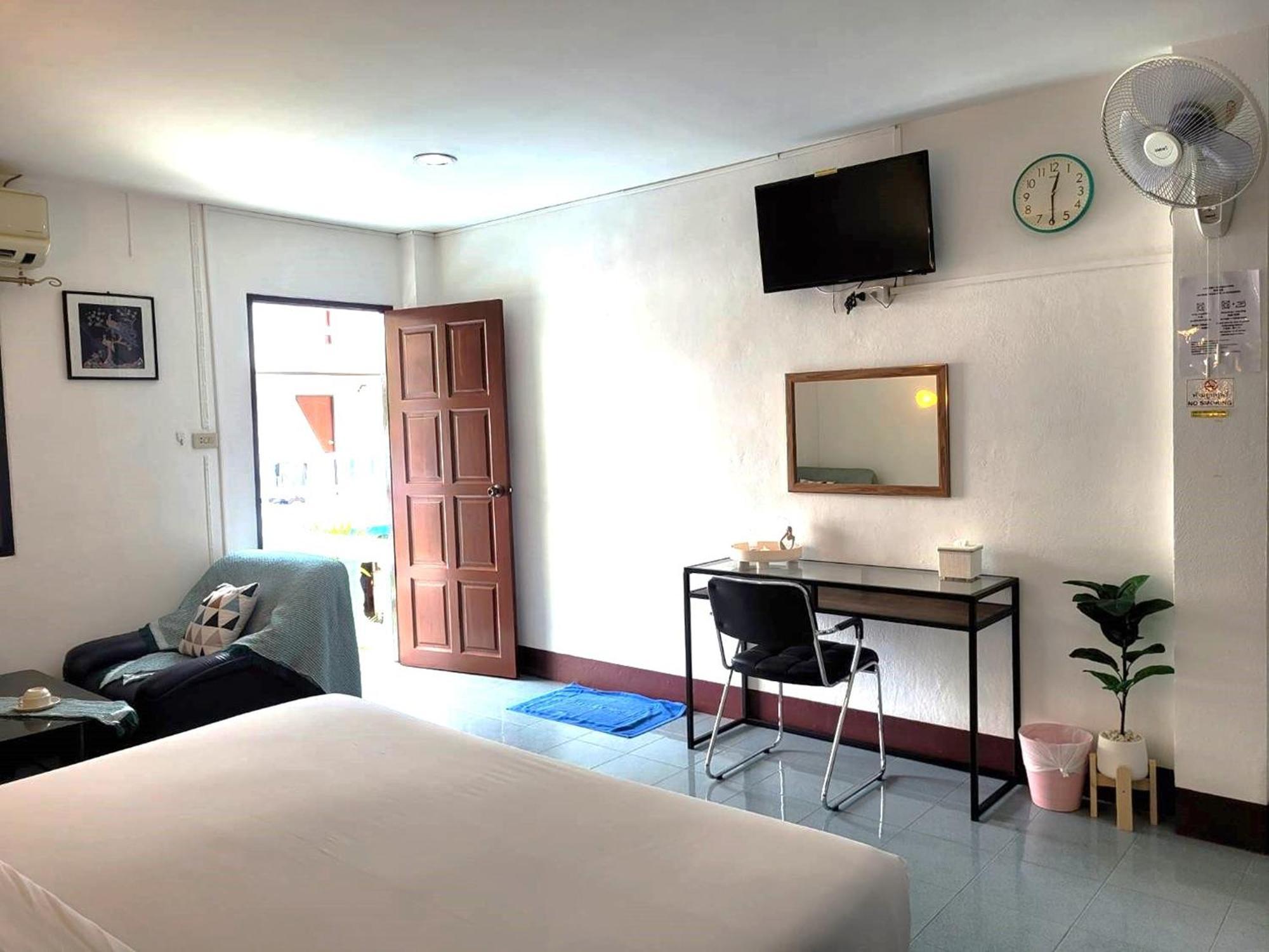 Rabbit Mansion Patong Hotel Exterior photo