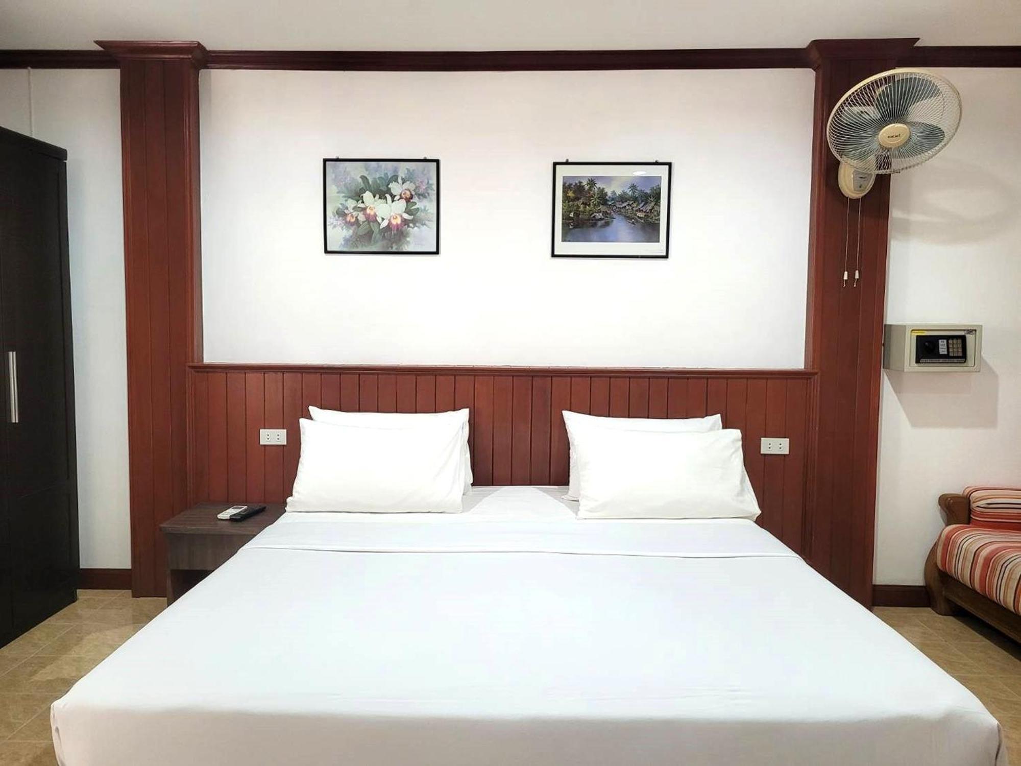 Rabbit Mansion Patong Hotel Exterior photo
